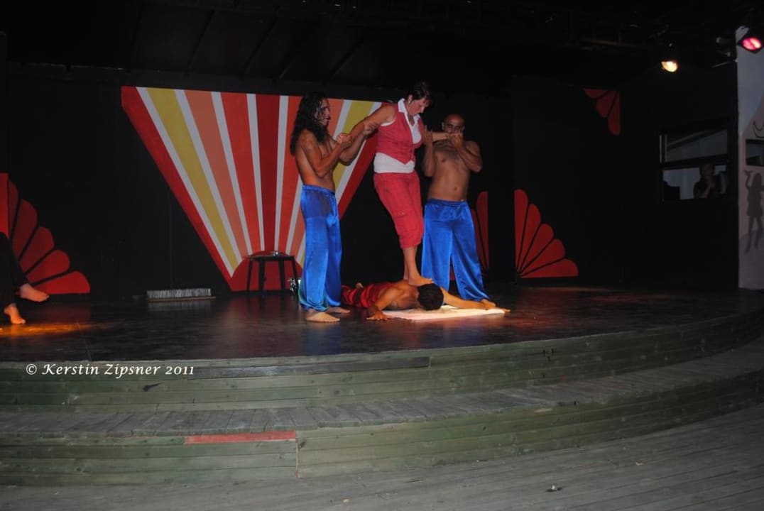 Fakirshow Can Garden Beach