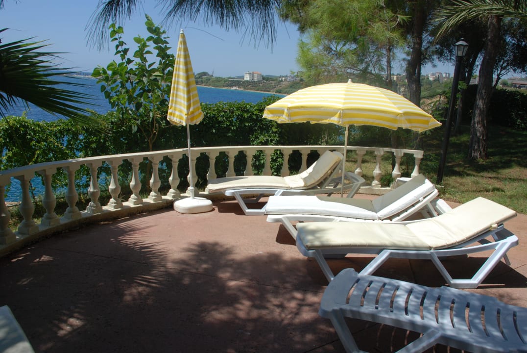 Schöne Plätze im Garten, super Blick İncekum West Hotel
