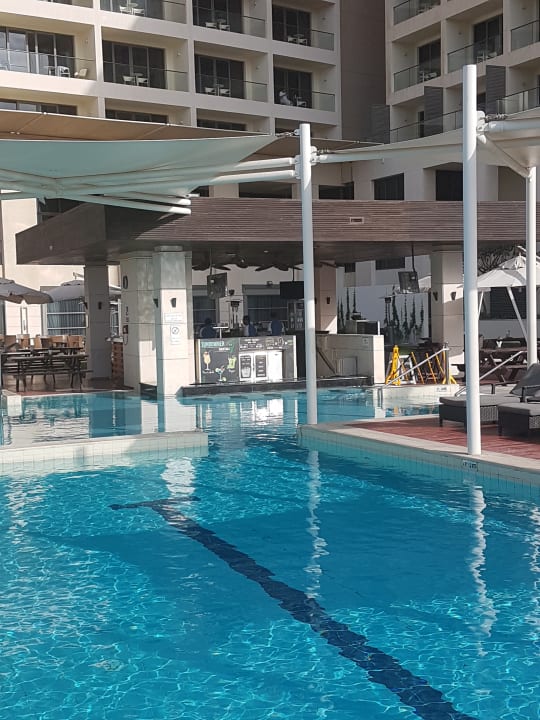 Poolbar Crowne Plaza Hotel Yas Island