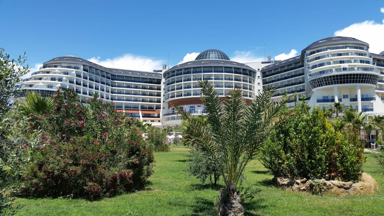 Hotel vom Garten aus gesehen Seaden Sea Planet Resort & Spa