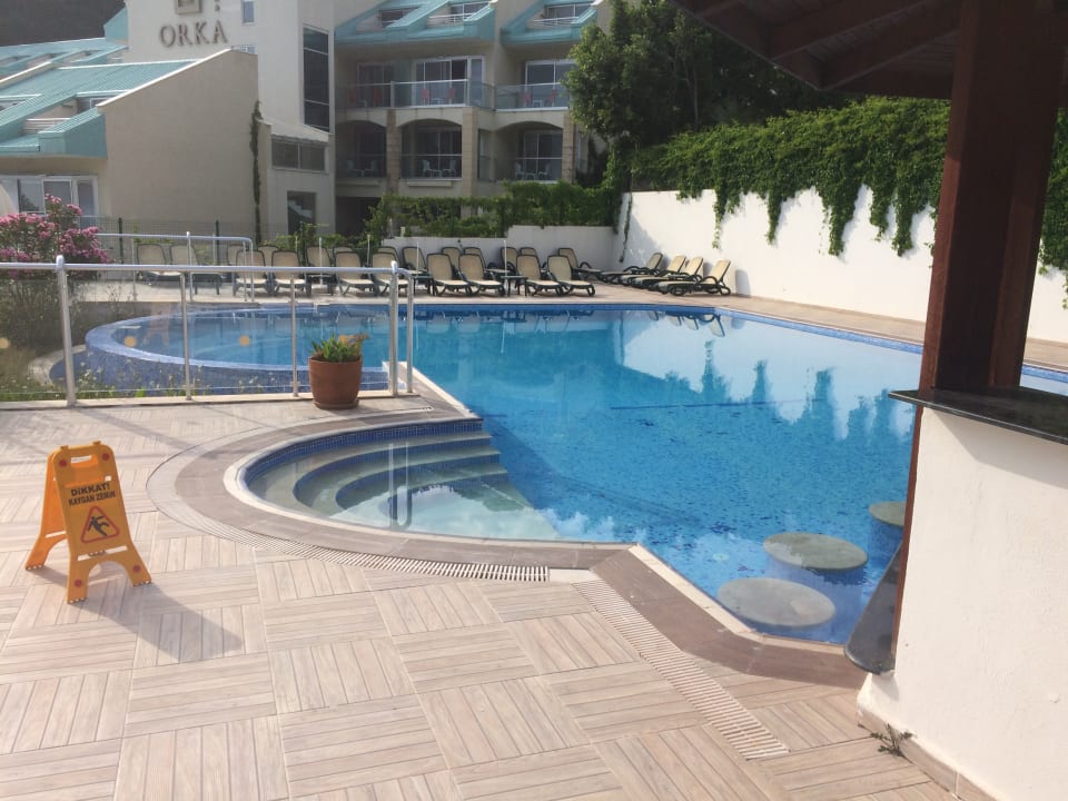 Pool Sertil Deluxe Tropical Suites