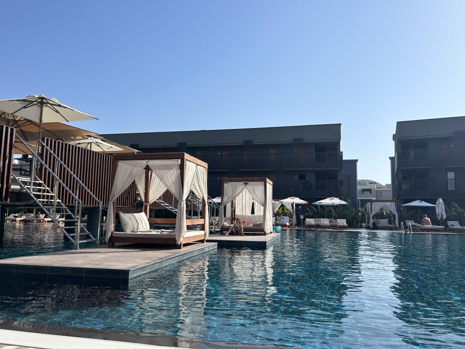 Pool Jacaranda Luxury Resort