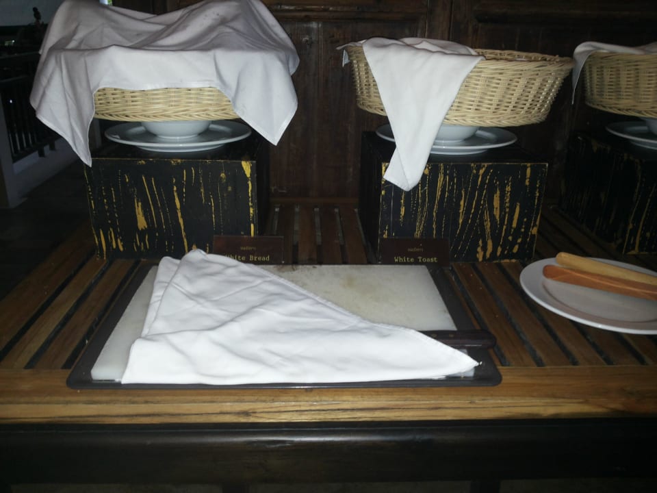 Ameisen auf dem Brotschneidebrett Khaolak Laguna Resort