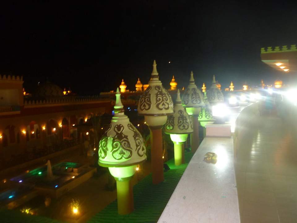 Потрясные купола по всему отелю Pickalbatros Alf Leila Wa Leila Resort - Neverland Hurghada