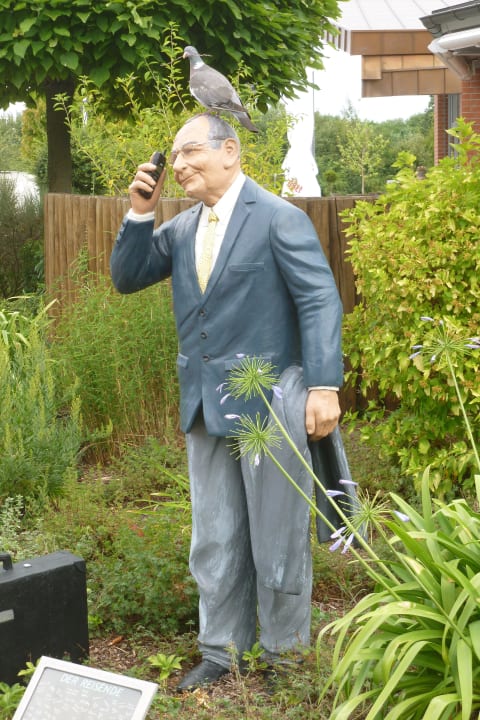 Hier steht der Besizer vor der Tür, sehr sympatisc Hotel & Restaurant Jott wie Jäger