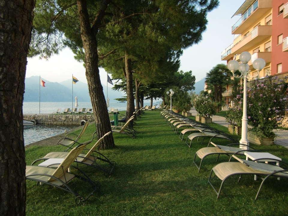 Liegewiese Du Lac Brenzone | relax attitude hotel