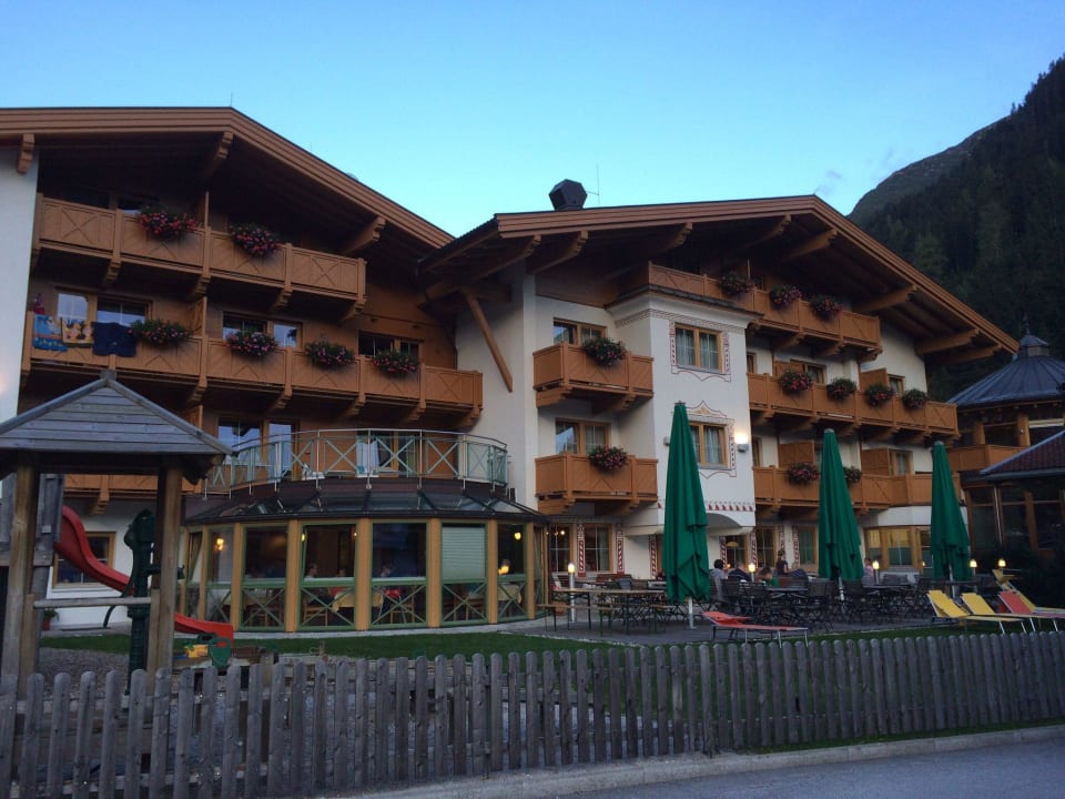 Aussenansicht  Kinderhotel Testerhof