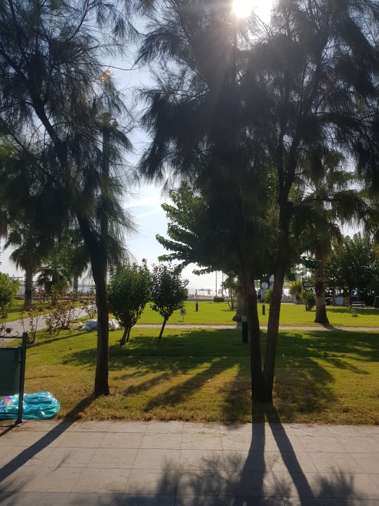 Strand Well Palace Side