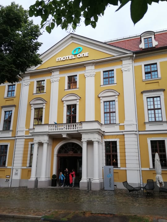 Außenansicht Motel One Magdeburg