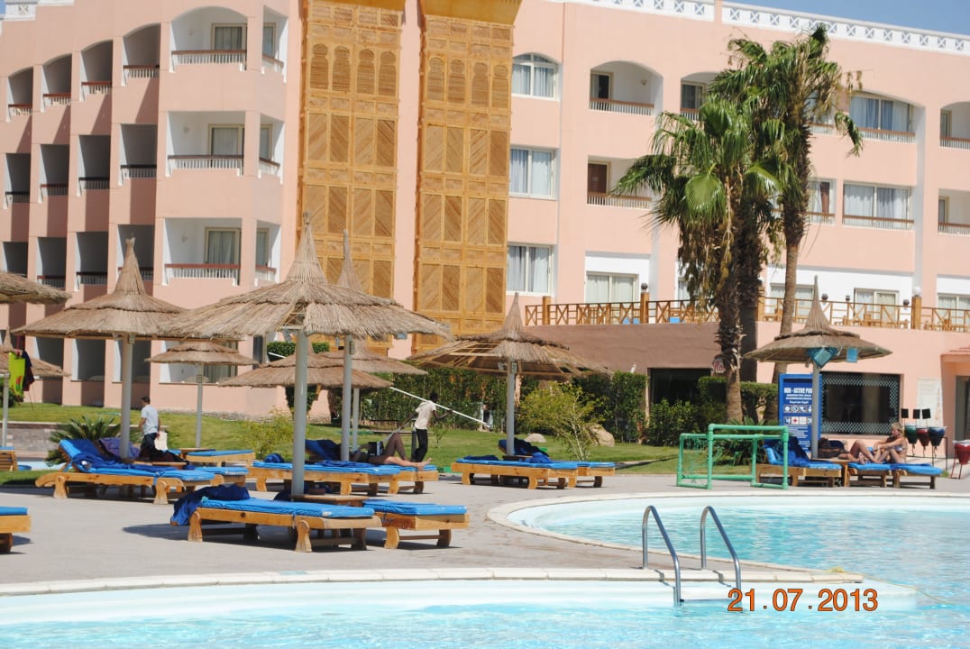 Главный бассейн Beach Albatros Resort