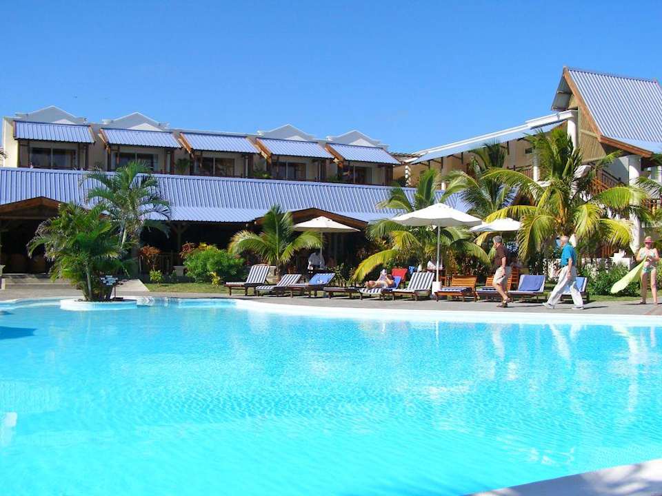 Am Pool Le Peninsula Bay Beach Resort & Spa