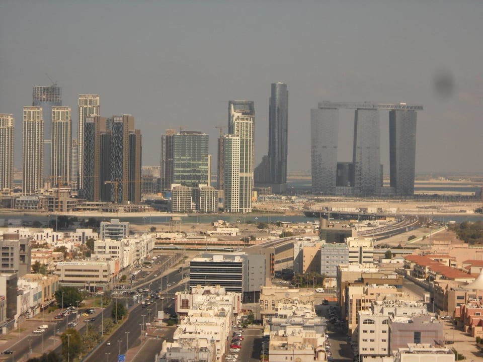 Ausblick aus Zimmer 21. Etage bzw. Pool 31. Etage Grand Millennium Al Wahda Abu Dhabi