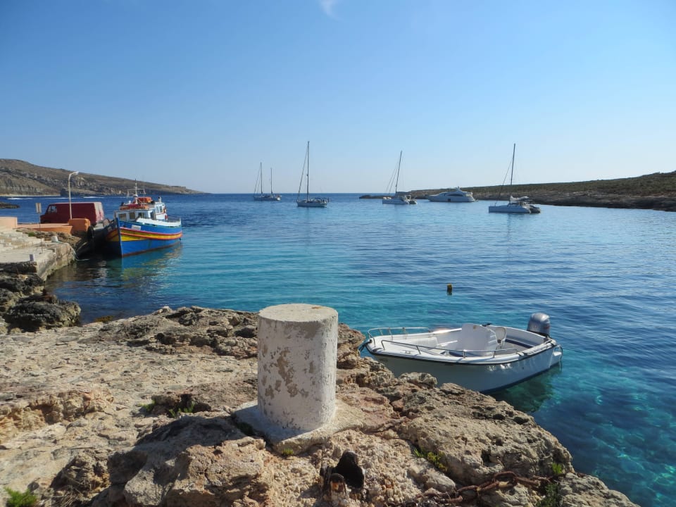 Blick vom Hotel aufs Meer Comino Hotel & Bungalows