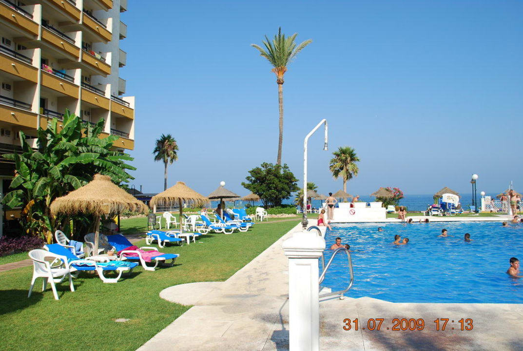 Gartenanlage mit Pool Hotel La Barracuda