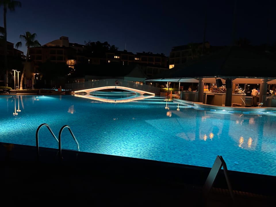 Pool Arum Barut Collection