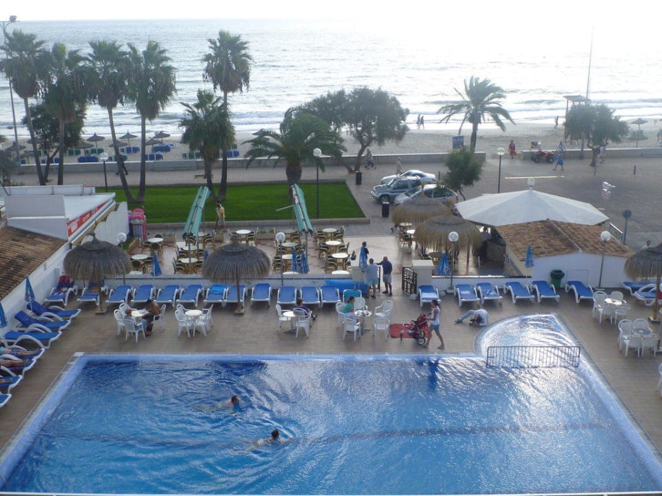 Ausblick auf den Pool R2 Veronica Beach Hotel