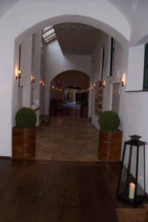 Durchgang zum Restaurant/Biergarten Hotel Goldene Sonne