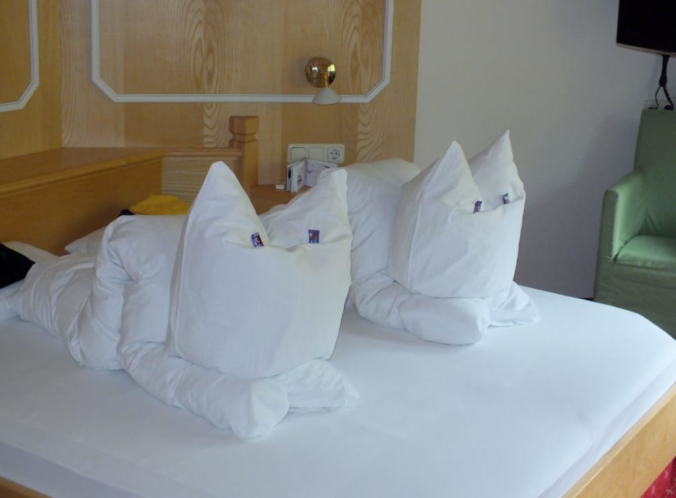 Liebevoll gemachte Betten Hotel DIE SONNE