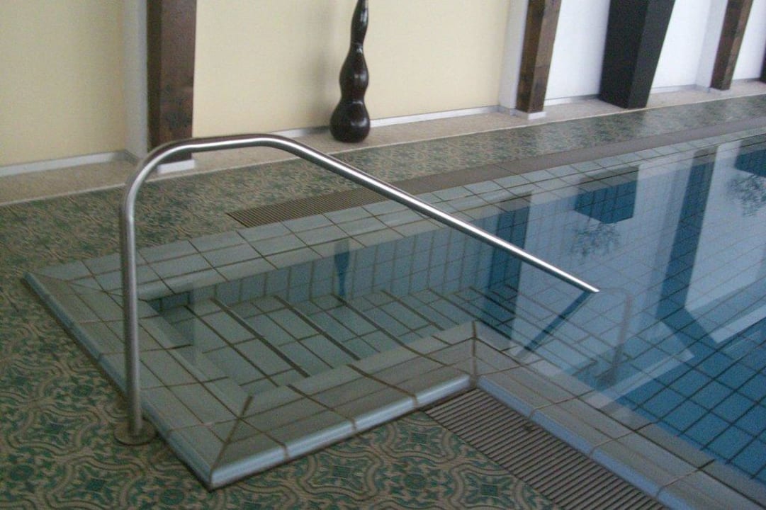 Innenpool STROBLHOF Active Family SPA Resort