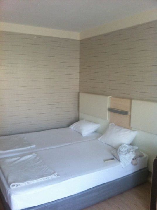 Bett Hotel Grand Okan