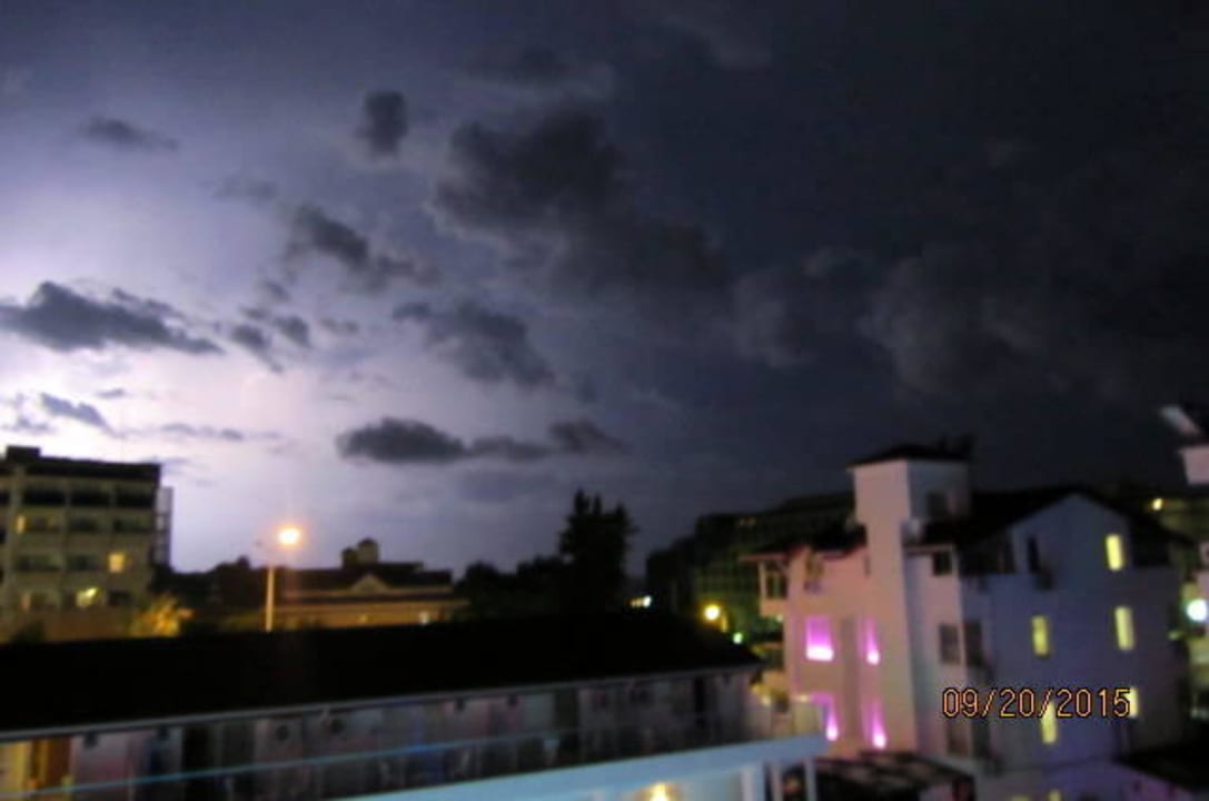 Wetterläuchten am Abend Merve Sun Hotel & Spa