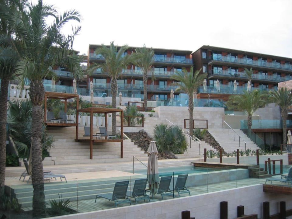 Aussenansicht eines Gebäudetraktes Salobre Hotel Resort & Serenity