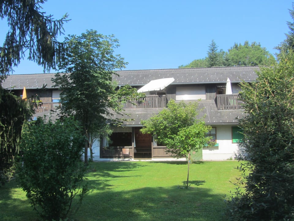 Außenansicht vom Garten Weingasthof Rauch-Hof