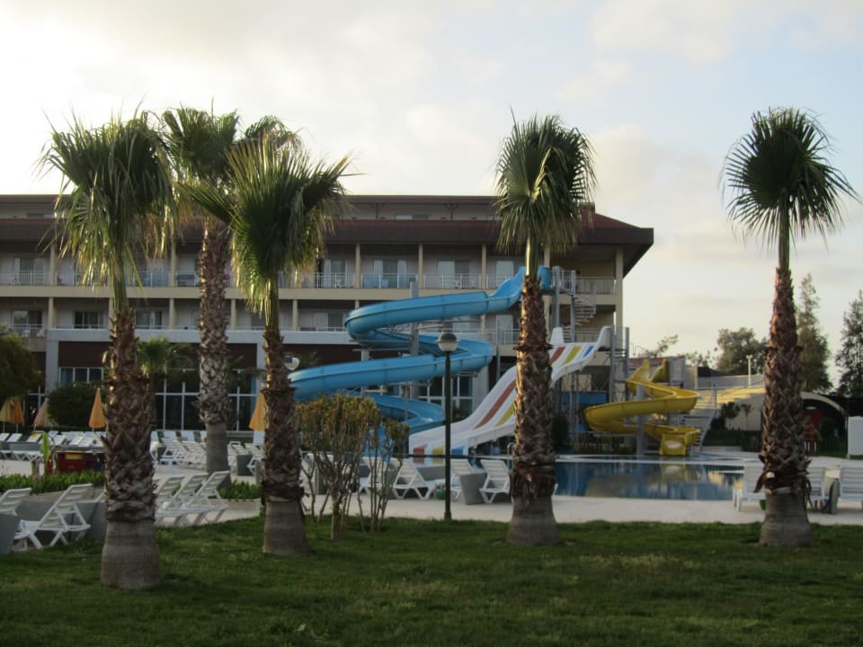 Blick auf die Rutschen Marvida Family Eco