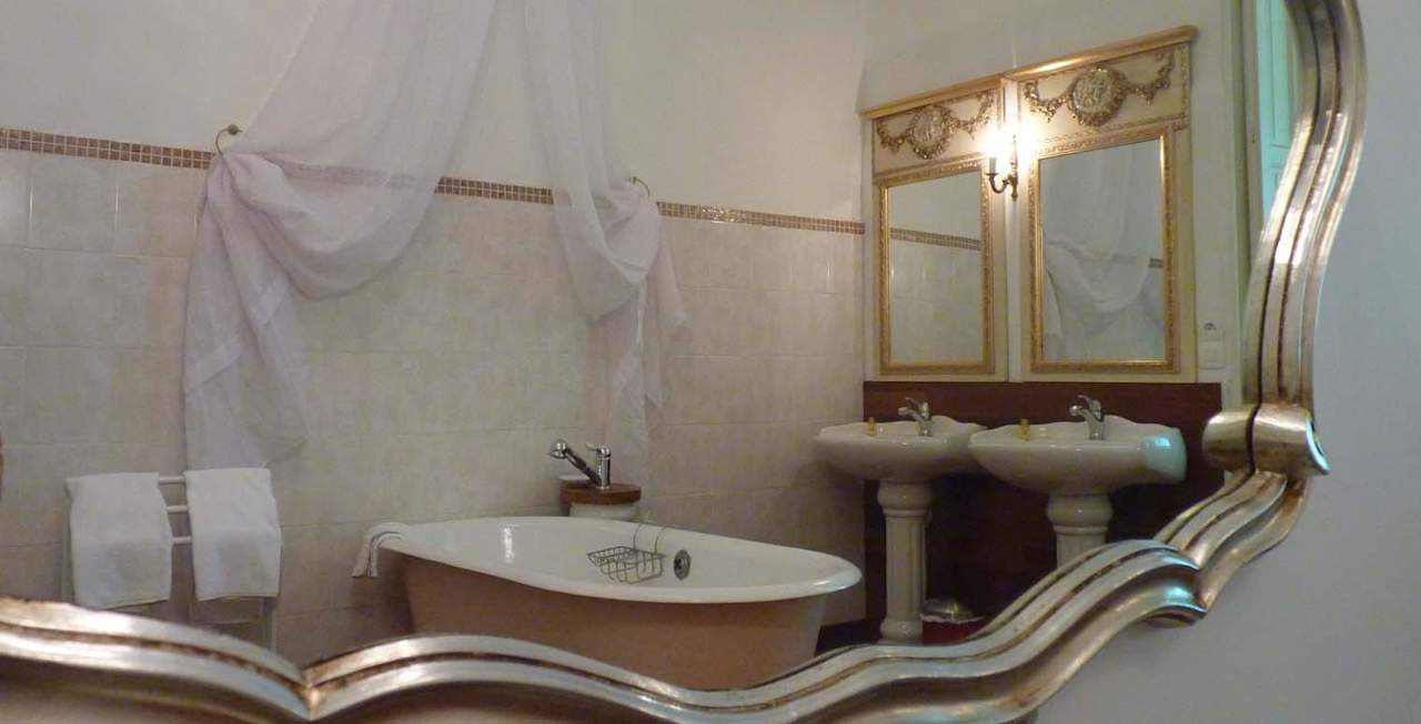 Salle de bain chambre prestige Hotel Manoir Le Roure