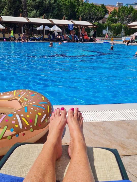 Pool Side Breeze Hotel