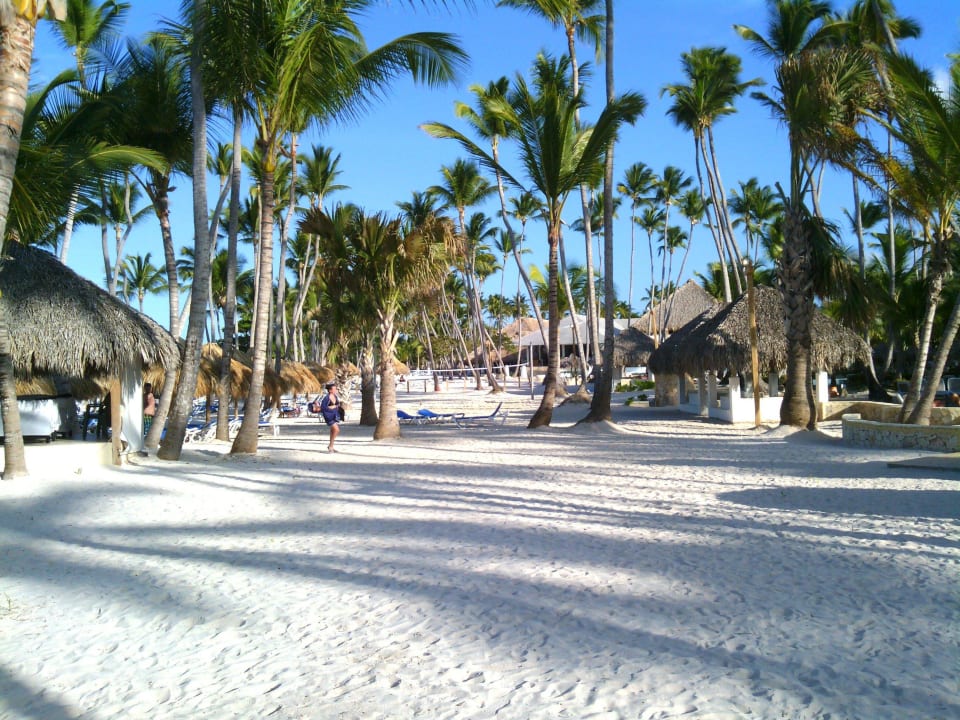 Blick vom Strand in Richtung Strandrestaurant Meliá Caribe Beach Resort-All Inclusive