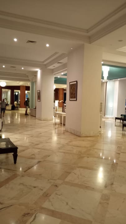 Lobby Sentido Bellevue Park