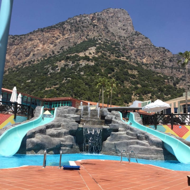 Pool mit Wasserrutschen, Taurusgebirge im Hintergrund Liberty Lykia Adults Only