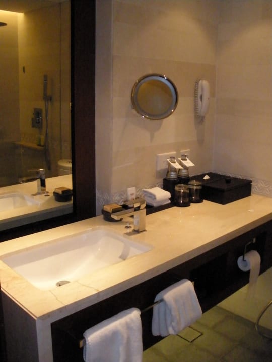 "Badezimmer" Nusa Dua Beach Hotel & Spa (Nusa Dua) • HolidayCheck (Bali