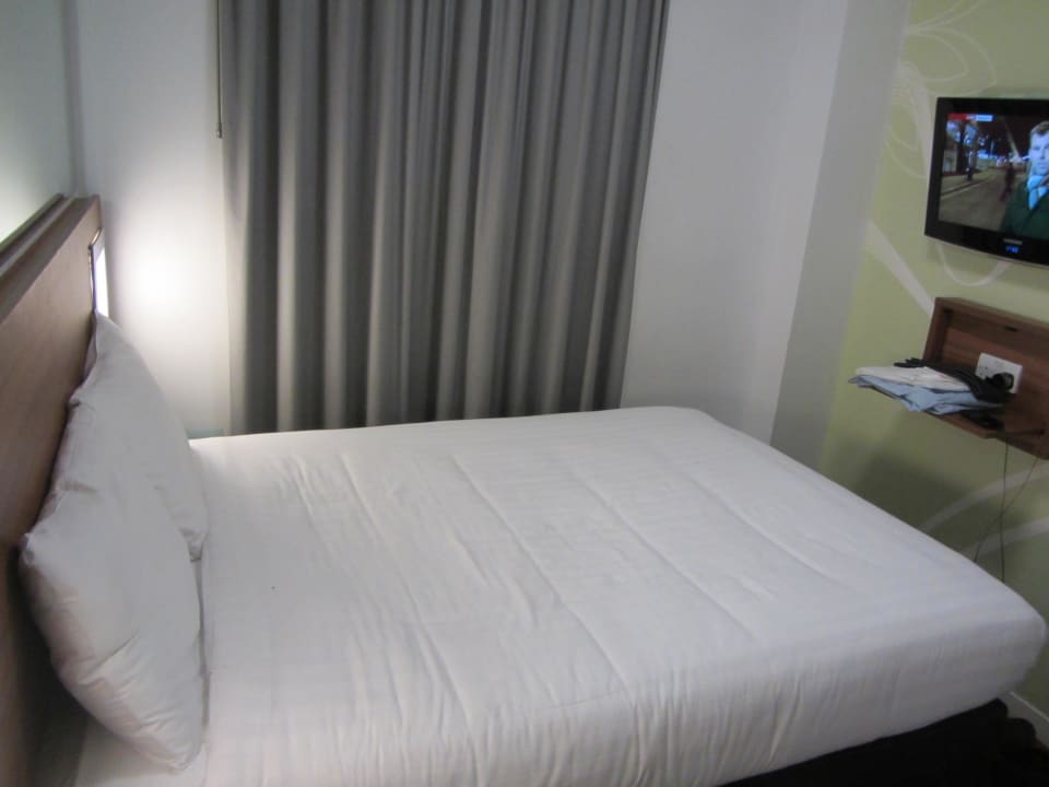 Typisches Zimmer im Tune Hotel Liverpool Street Point A Hotel London Liverpool Street