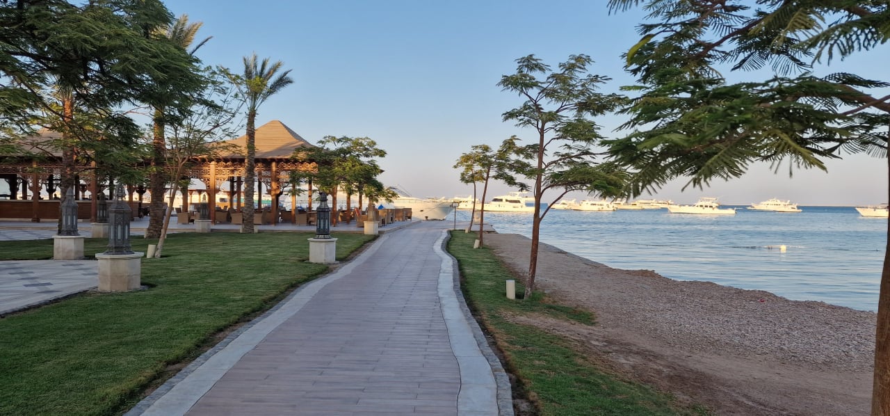 Gartenanlage The Grand Palace - Adults only