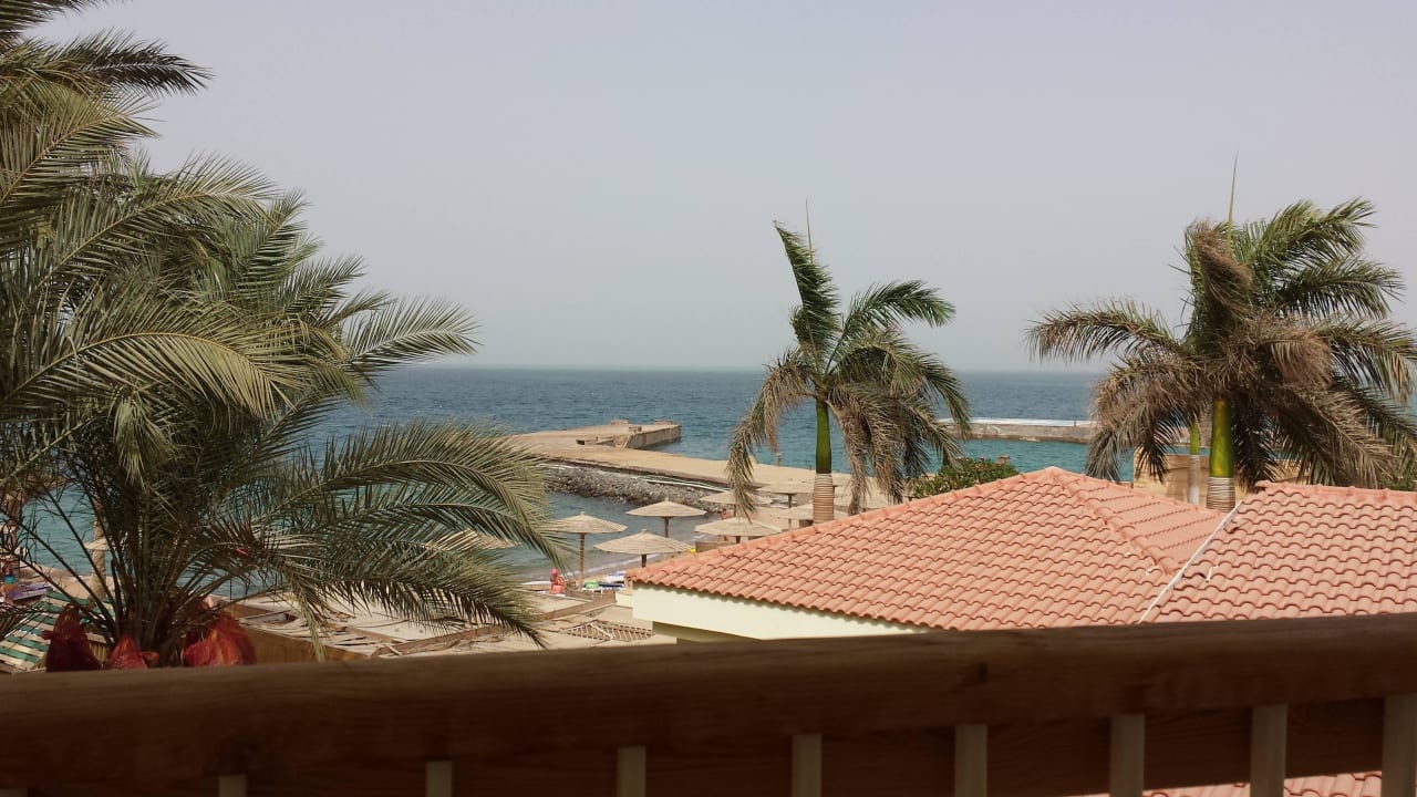 Blick vom Balkon auf den Strand und das Meer Palm Beach Resort