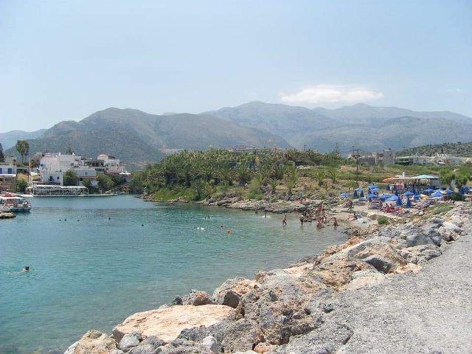 Strand und Hafen von Sissi Maritimo Beach Hotel
