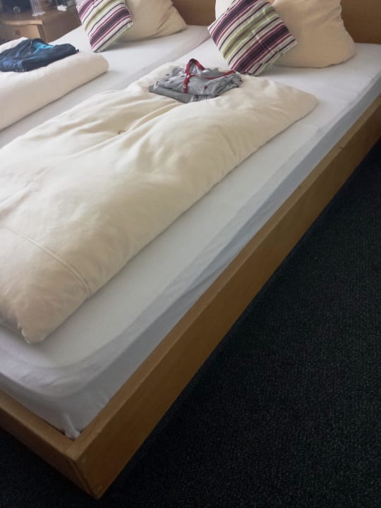 "Betten sehr tief" Seehotel Schlierseer Hof (Schliersee ...