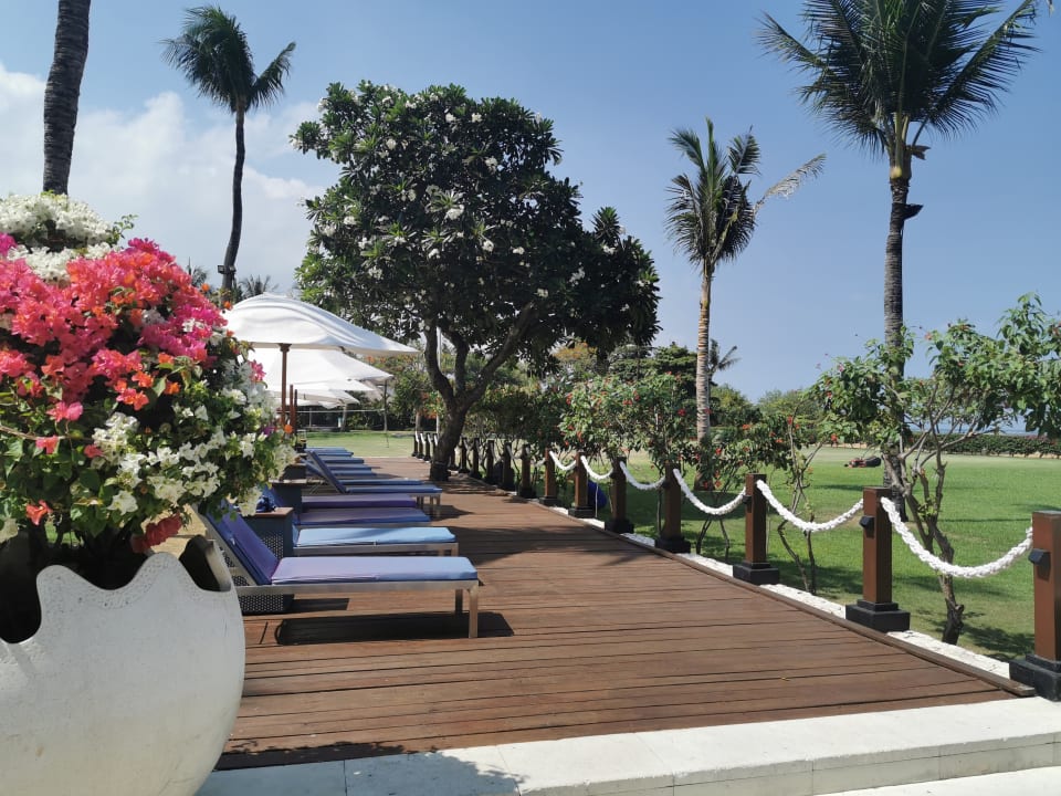 Gartenanlage Holiday Inn Resort Baruna Bali