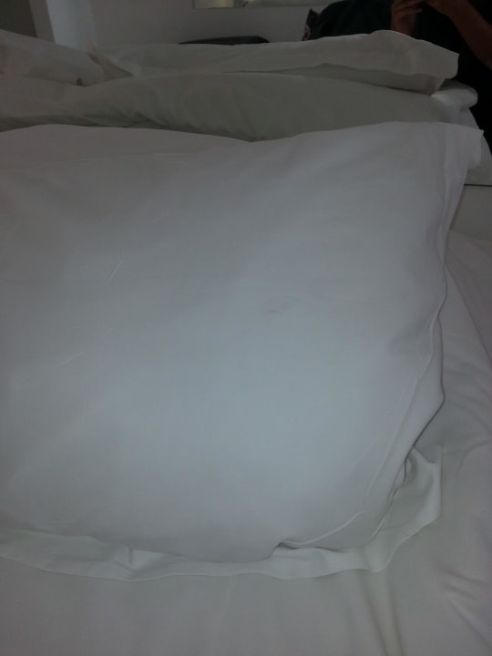 Flecken auf der Bettwäsche  Hotel SU & Aqualand