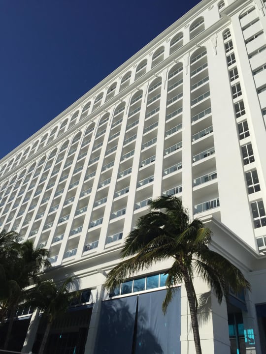 Отель очень большой Hotel Riu Cancun