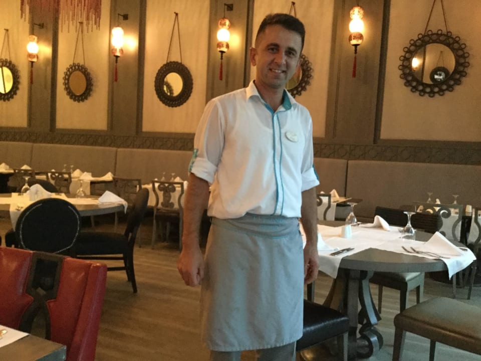 Tolles Restaurantteam Titanic Deluxe Lara