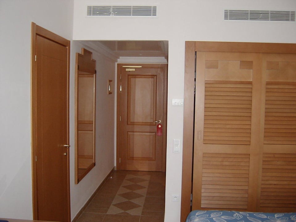 Blick in den Eingang unseres Zimmers Occidental Marco Polo