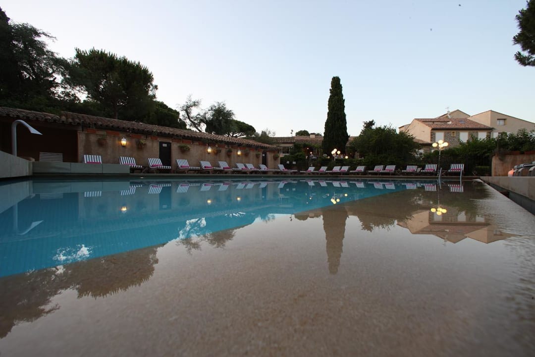 Vue piscine Hotel La Ferme D'Augustin
