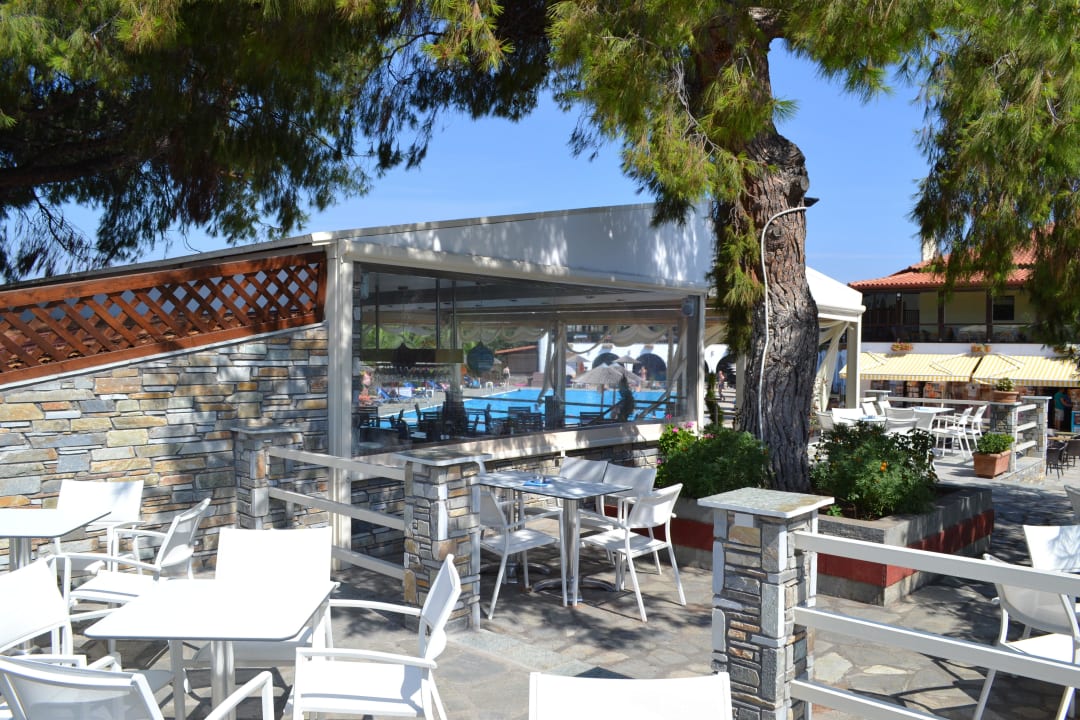 Terrasse der Poolbar Blue Dolphin Resort Hotel