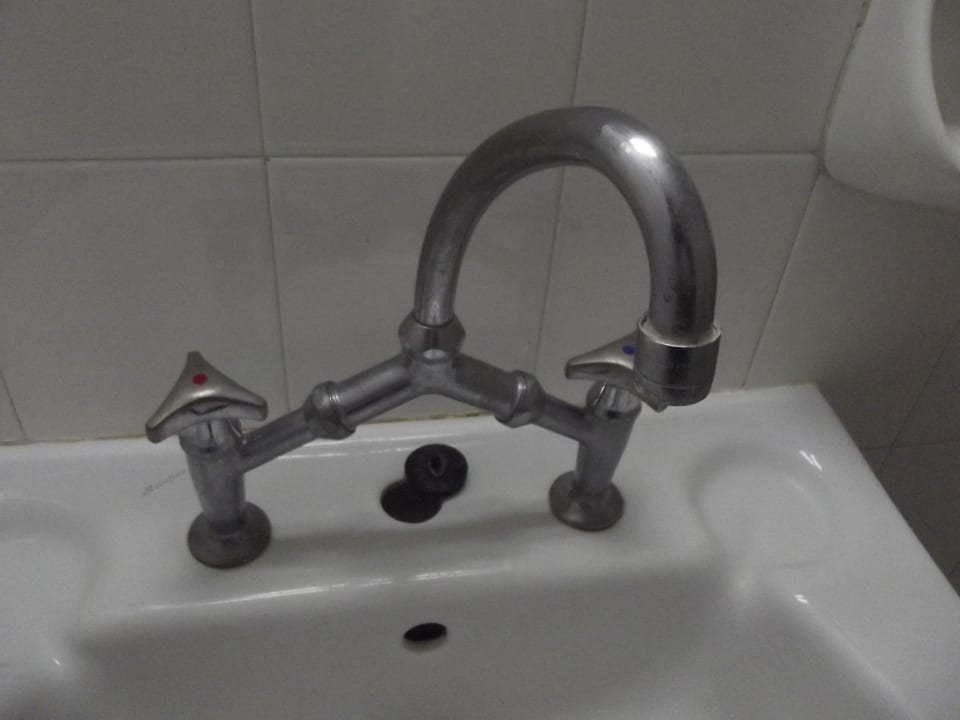 Armatur total verkalkt und verdreckt Hotel Gorgona