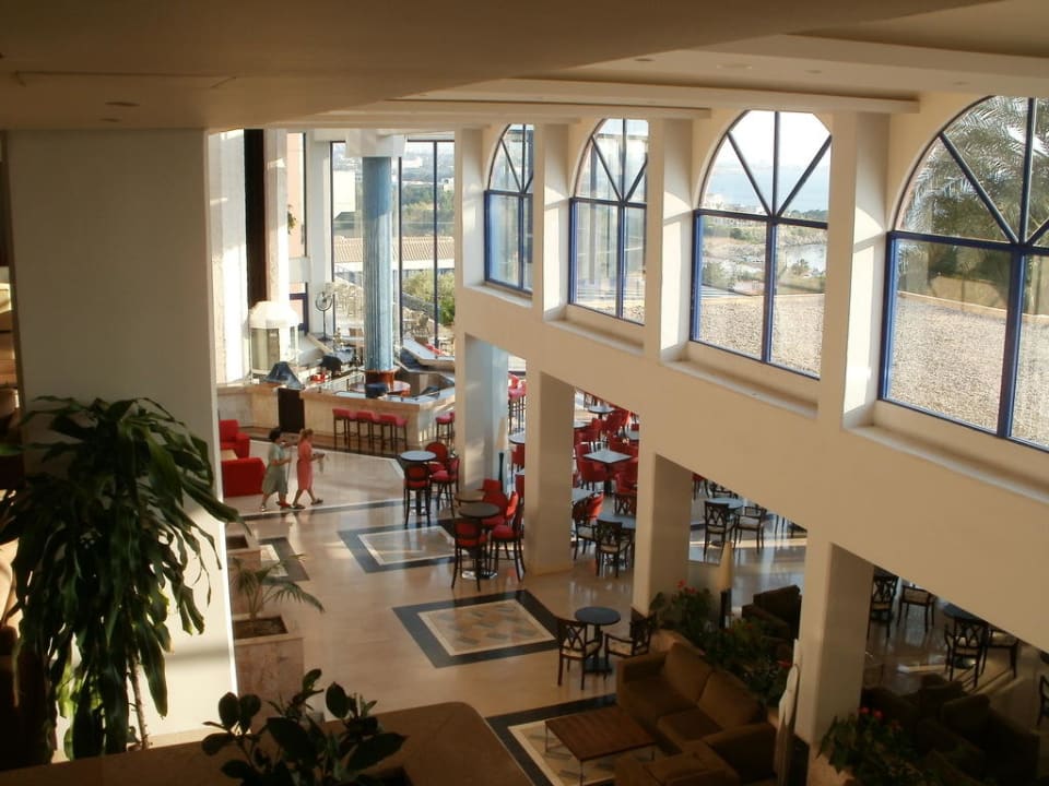 Blick von der Lobby zur Bar Kresten Palace Hotel