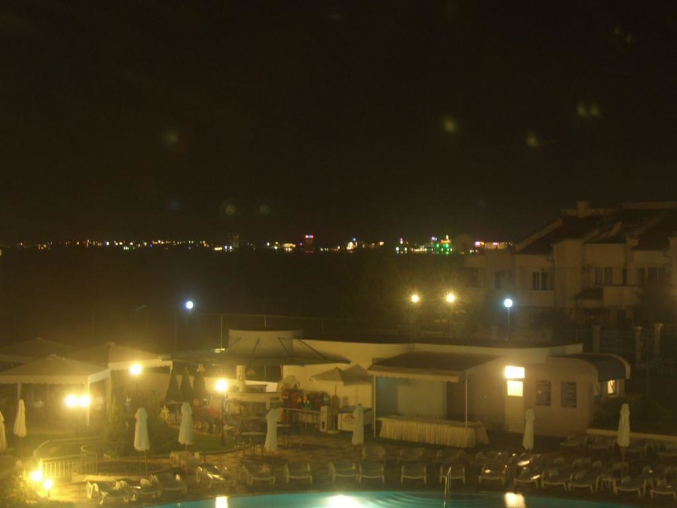 Blick vom Balkon bei Nacht Hotel Sineva Beach