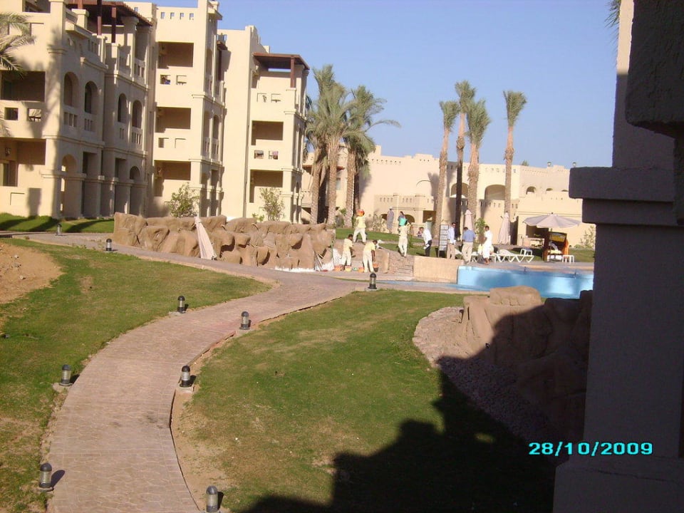 Bauarbeiter im Hintergrund Rixos Sharm El Sheikh Adults Only 18 +